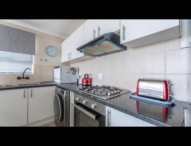 2 BEDROOM APARTMENT FOR SALE IN VREDEKLOOF HEIGHTS